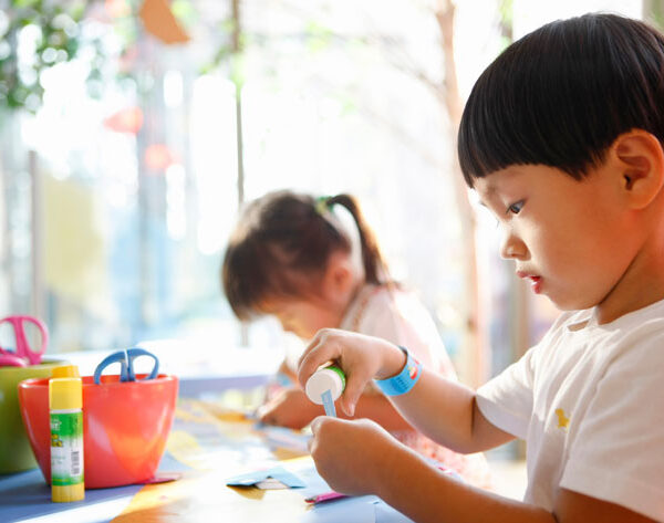 Activité manuelle facile en papier : des idées créatives pour petits et grands !