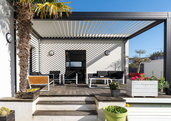 La terrasse couverte : idées d’aménagement pour un espace extérieur confortable !